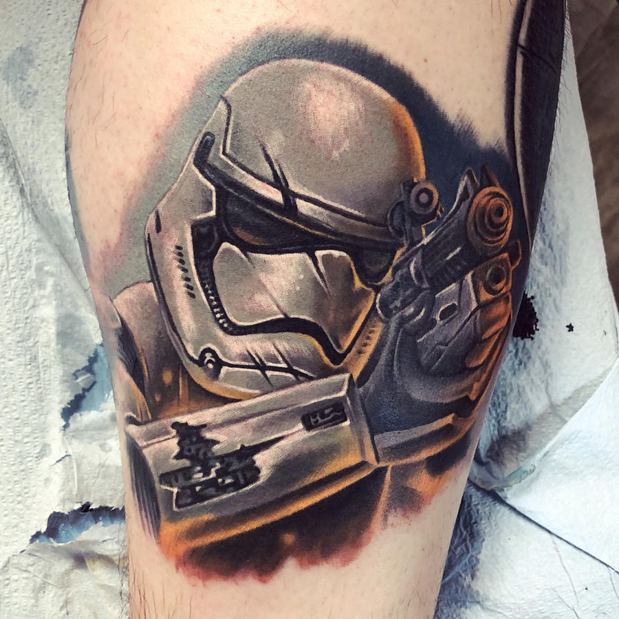 Storm Trooper Tattoo / 9 Best Star Wars Tattoos Design Ideas End Of The World / Even if they can't find a droid in the desert, nor land a shoot on rebels, they still are incredibly charming, and deserve to be on people's arms as tattoos.
